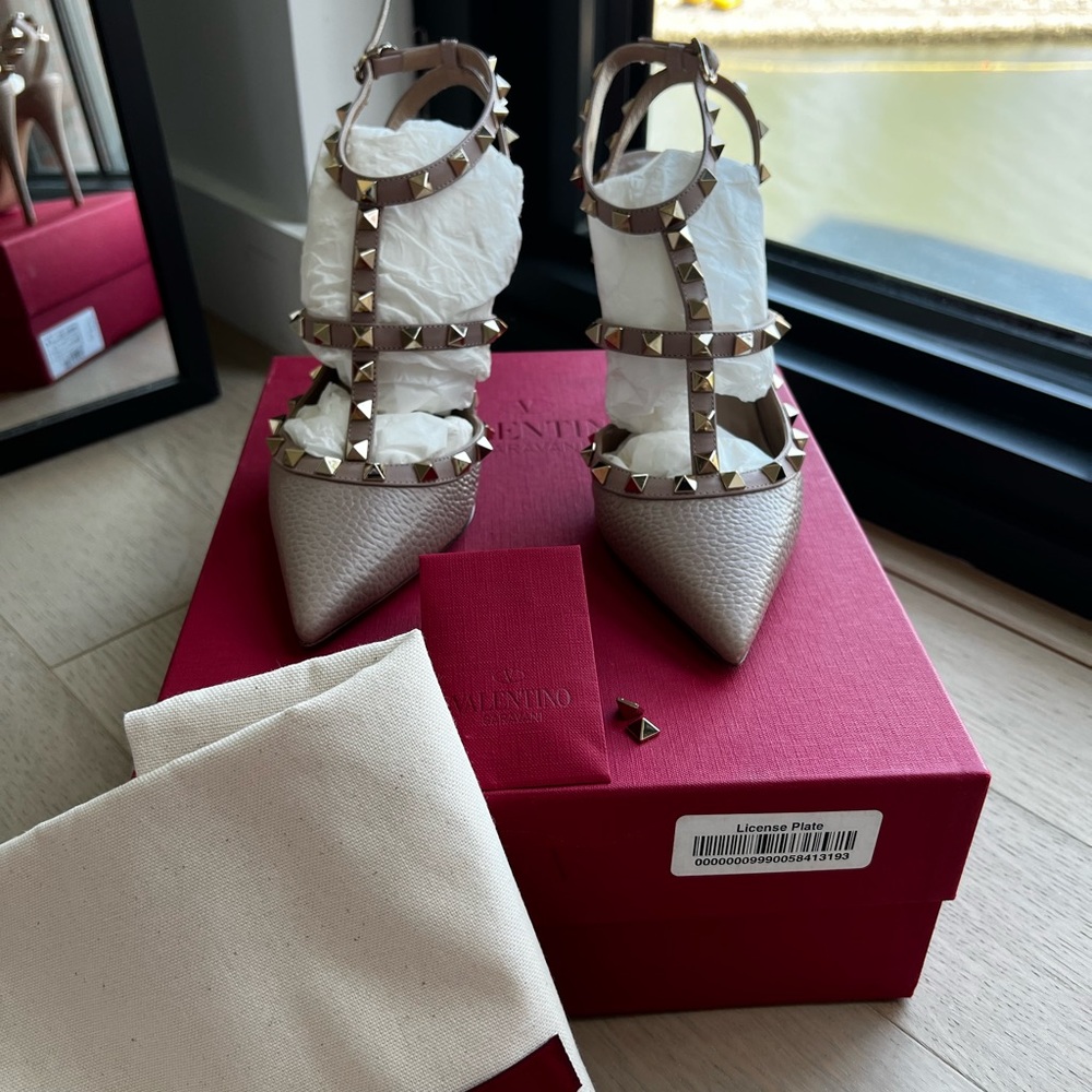 Authentic Valentino rockstud heels with original package included
